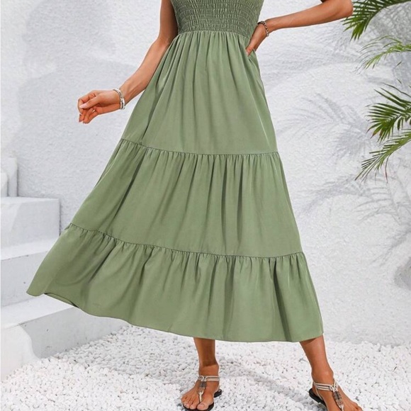 Green Tiered Smocked Maxi dress for Casual Wear
8127 - Picture 5 of 7